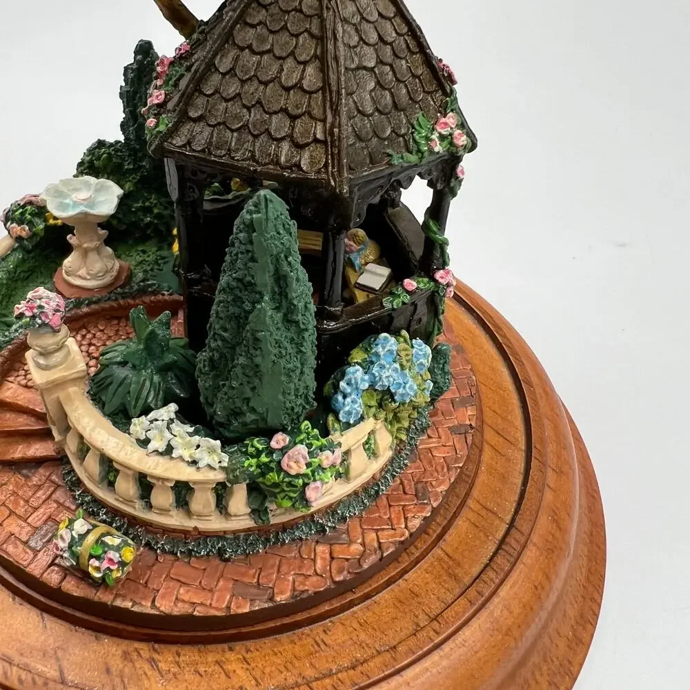 Vintage 1988 Franklin Mint Princess Victoria's Dream Garden by Barry Shiraishi‎